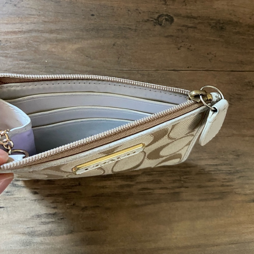 Mini Coach Wallet - Picture 3 of 3